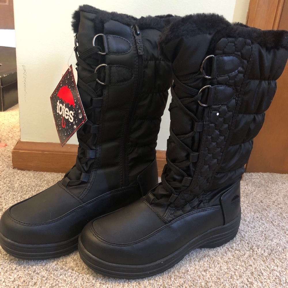 NWT totes Boots